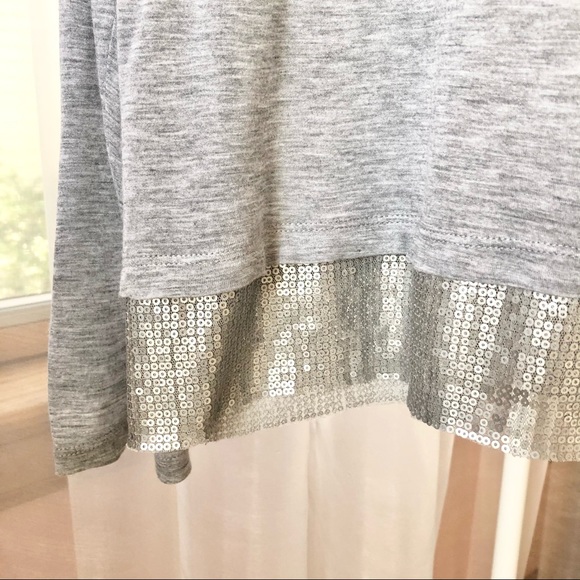 Saks OFF 5TH Grey Rayon top with sleeves - Picture 4 of 9